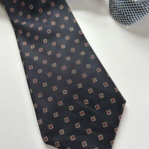 Elegant Patterned Men's Tie